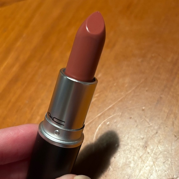 MAC Matte Lipstick Velvet Teddy - Picture 8 of 16